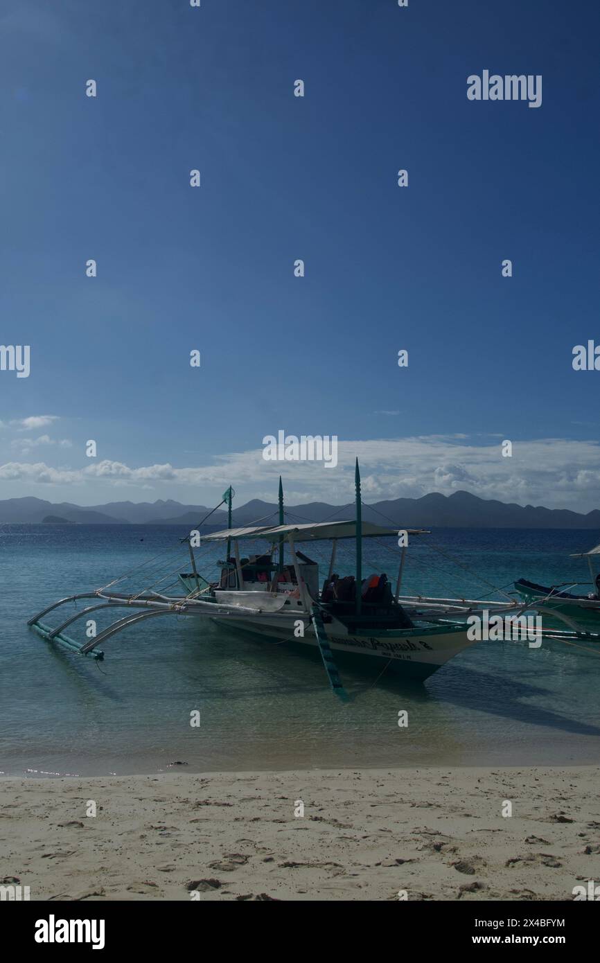 Wunderschöne Aussicht bei der Erkundung der benachbarten Inseln in Coron, Palawan, Philippinen Stockfoto