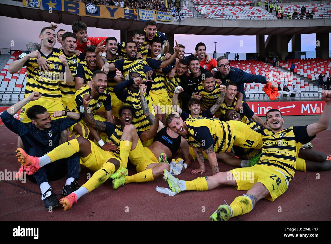 Finale Joy (Parma) Promotion zur Serie A während des italienischen Spiels der Serie B zwischen Bari 1-1 Parma im San Nicola Stadion am 1. Mai 2024 in Bari, Italien. Quelle: Maurizio Borsari/AFLO/Alamy Live News Stockfoto