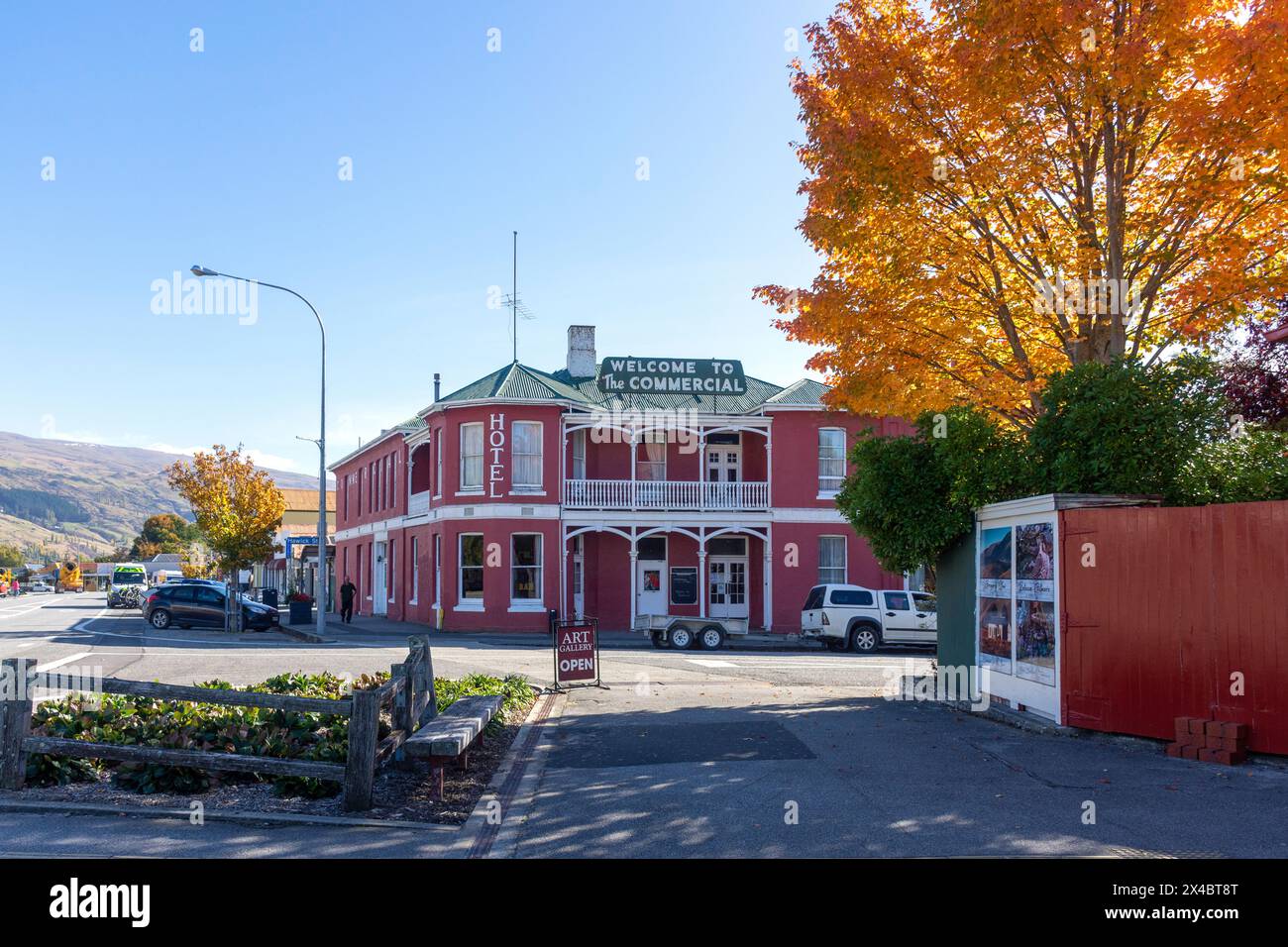 Historisches Commercial Hotel Roxburgh im Herbst, Scotland Street, Roxborough, Otago, South Island, Neuseeland Stockfoto