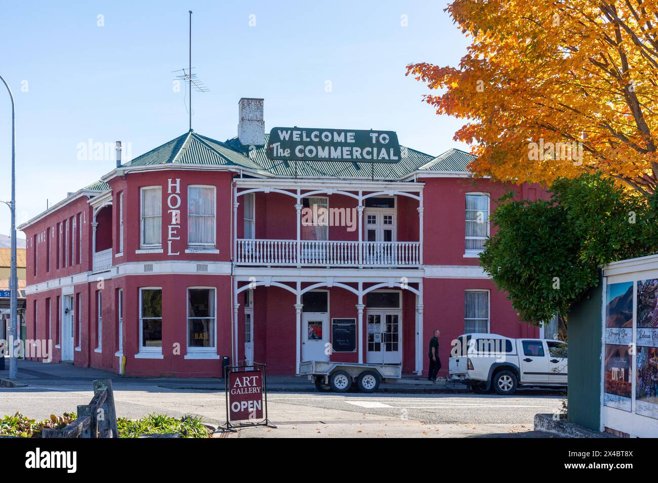 Historisches Commercial Hotel Roxburgh im Herbst, Scotland Street, Roxborough, Otago, South Island, Neuseeland Stockfoto