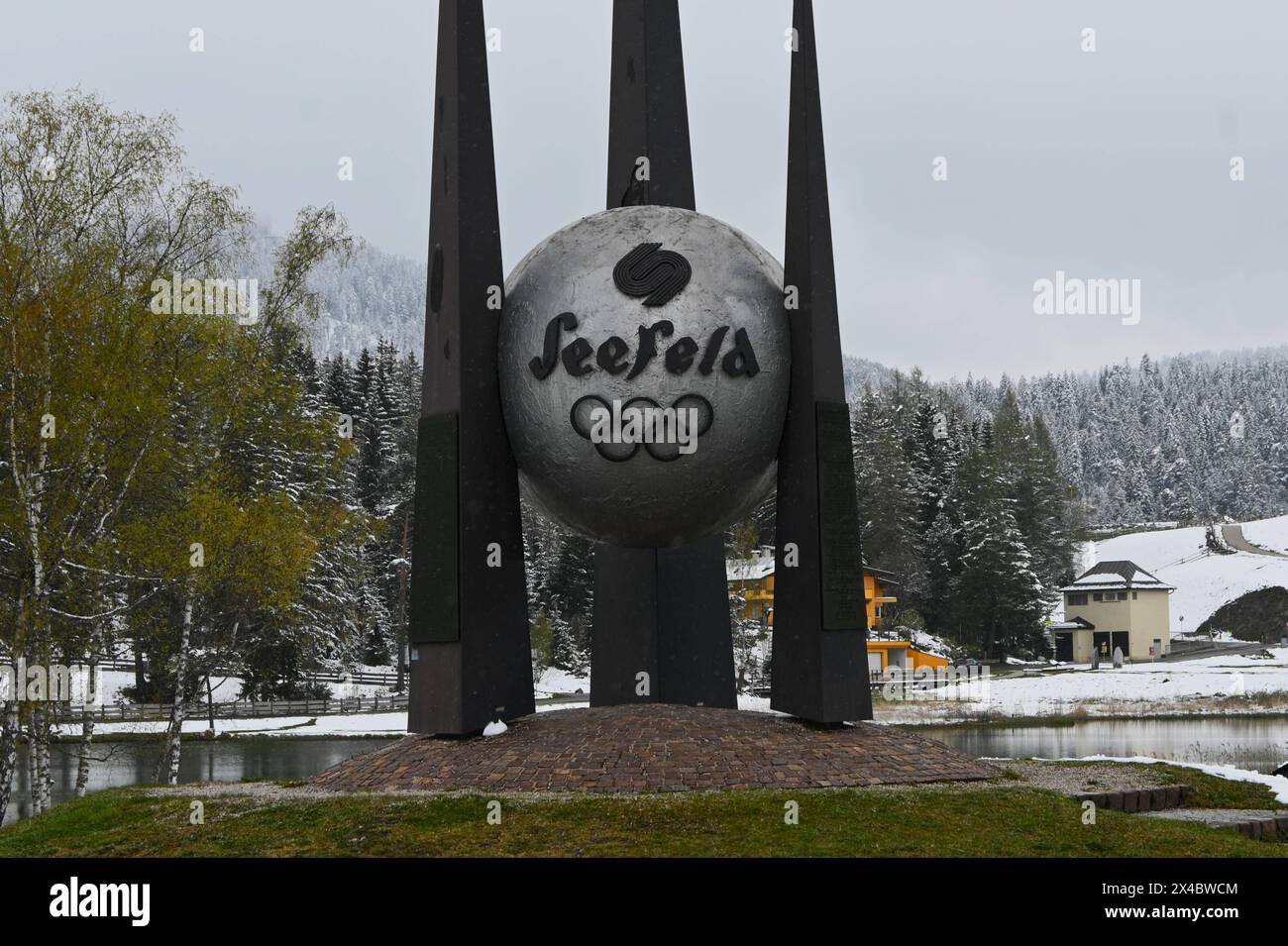 Österreich. Seefeld war Austragungsort der nordischen Skidisziplinen der Olympischen Winterspiele in Innsbruck 1964 und 1976. Neu Jahre nach den zweiten Olympischen Winterspielen finden 1985 die Nordischen Skiweltmeisterschaften dort statt *** Österreich Seefeld war neun Jahre nach den zweiten Olympischen Winterspielen 1964 und 1976 in Innsbruck Austragungsort der Skilanglaufdisziplinen. die Nordische Skiweltmeisterschaft fand 1985 dort statt Stockfoto