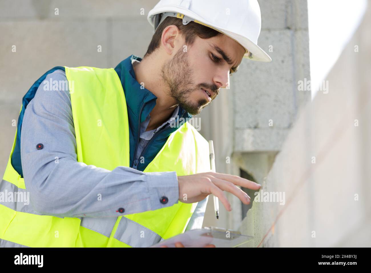 Ein Bauherr mit professionellen Niveau Stockfoto