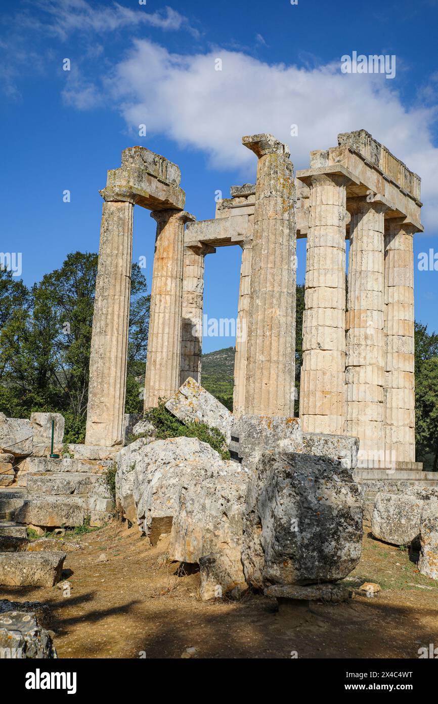 Nemea, Griechenland. Antike Stadt von Nemea dorischen Tempelsäulen Stockfoto