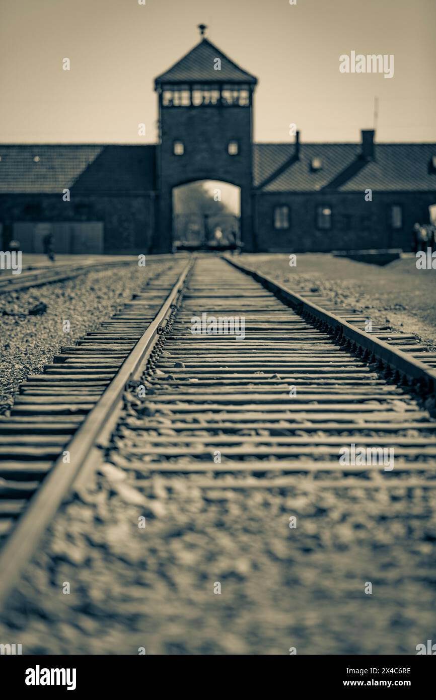 Polen, Oswiecim, Auschwitz-Birkenau. Haupteingang der Eisenbahn. Stockfoto