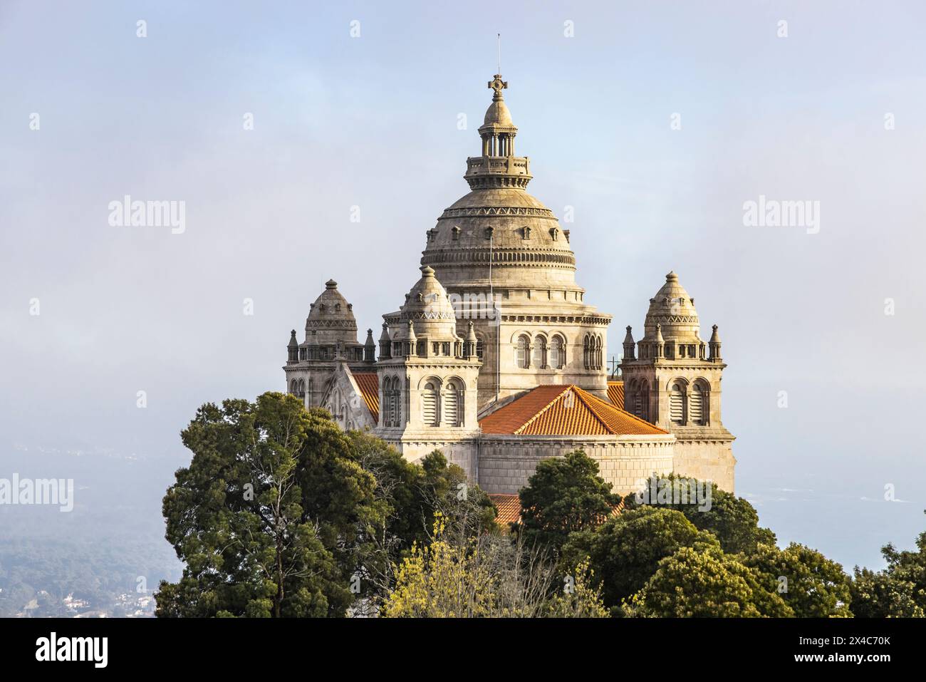 Portugal, Viana do Castelo. Heiligtum des Heiligen Herzens auf dem Monte de Luzia, dem Berg Saint Lucy. Stockfoto