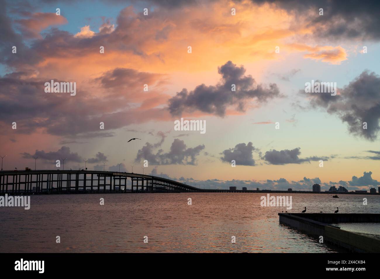 USA, Texas, Cameron County. Laguna Madre, South Padre Island Causeway. Stockfoto