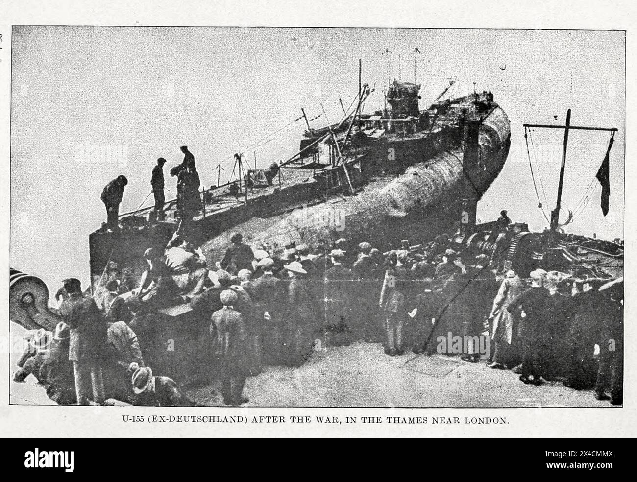 U-155 (ex-Deutschland) nach dem Krieg in der Themse bei London von den Vereinigten Staaten von Amerika und Kanada. Office of Naval Records and Library, Veröffentlichungsdatum 1920 Stockfoto