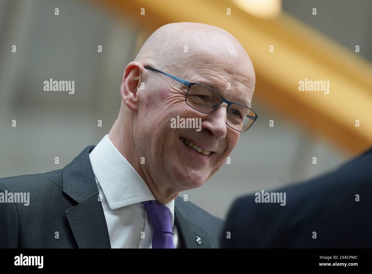 MSP John Swinney im schottischen Parlament in Edinburgh, nachdem er der erste Kandidat war, der sein Angebot zum neuen Vorsitzenden der SNP und zum nächsten Premierminister Schottlands erklärte. Bilddatum: Donnerstag, 2. Mai 2024. Stockfoto