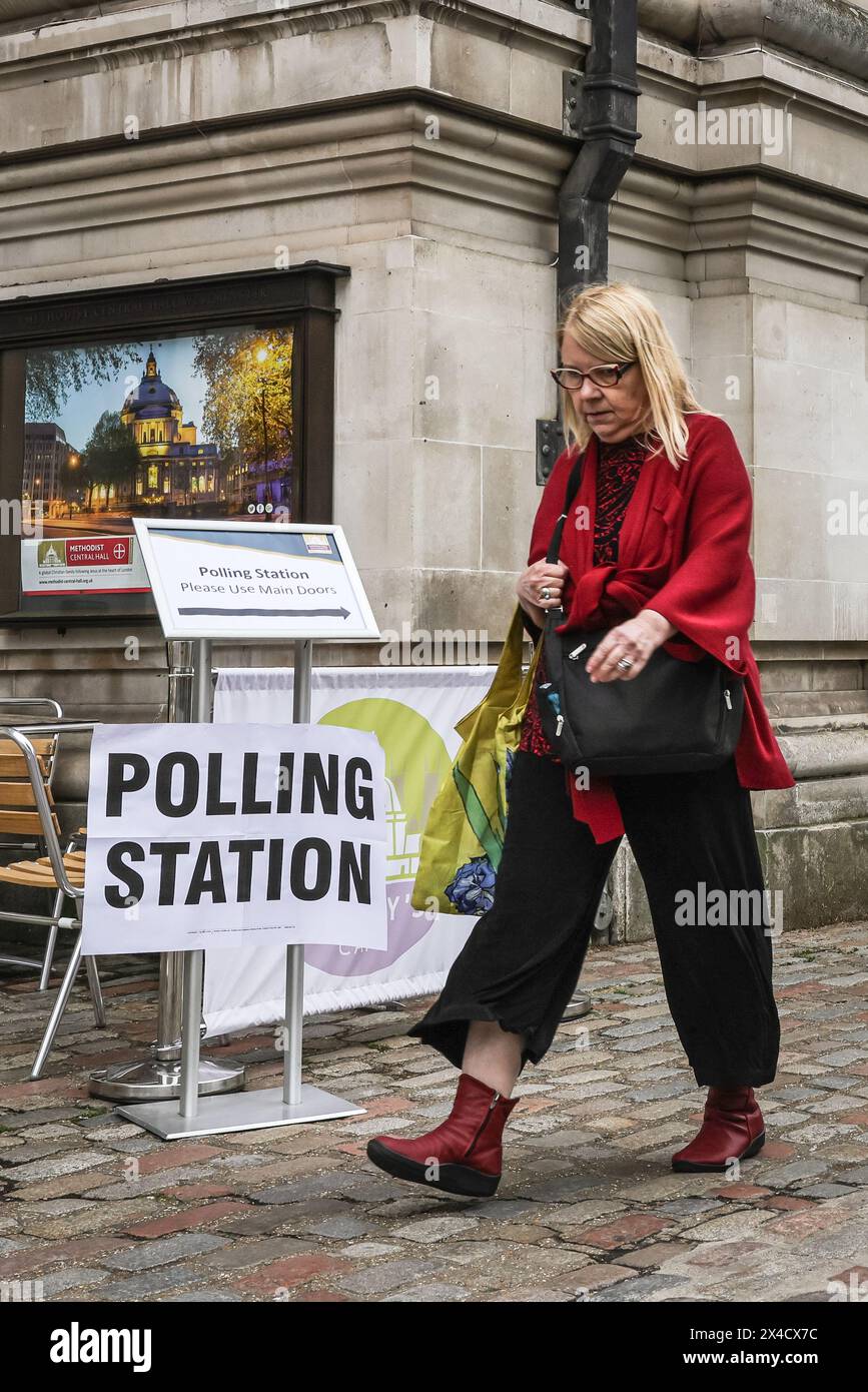 London, Großbritannien. Mai 2024. Die Wahlstation in der Methodist Central Hall in Westminster heute Nachmittag. Quelle: Imageplotter/Alamy Live News Stockfoto