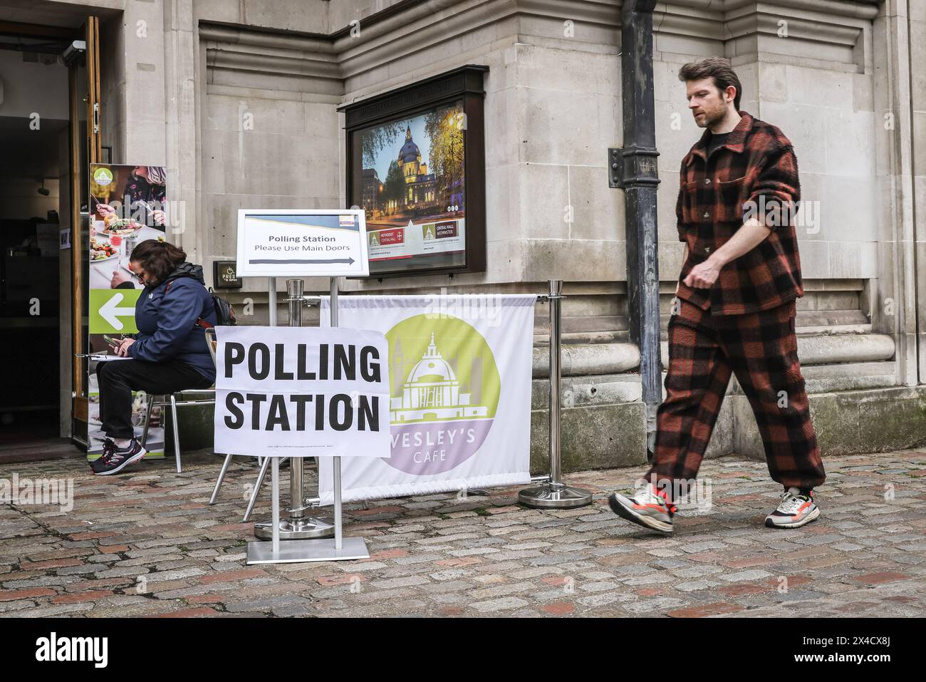 London, Großbritannien. Mai 2024. Die Wahlstation in der Methodist Central Hall in Westminster heute Nachmittag. Quelle: Imageplotter/Alamy Live News Stockfoto