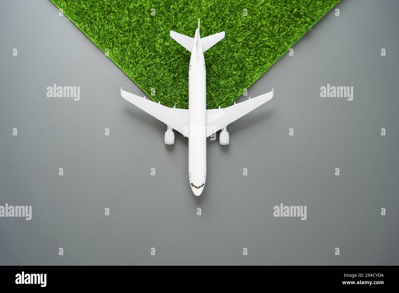 Umweltfreundlicher Luftverkehr. Ökologische Flüge. Minimale Auswirkungen auf die Umwelt. Technologische Innovationen in der Luftfahrtindustrie. Stockfoto