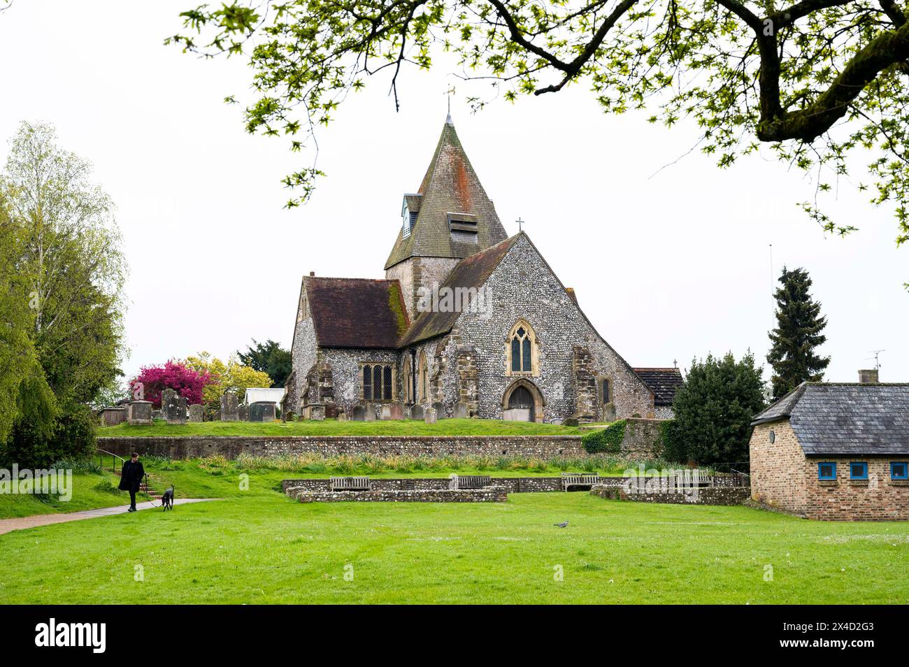 Ditchling Village Sussex UK - die Kirche St. Margarete von Antiochia ist das Herzstück des alten und historischen Dorfes Ditchling Stockfoto