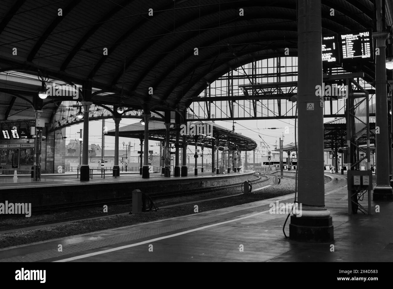 Newcastle upon Tyne Großbritannien: 11. Februar: Ein ruhiger Morgen am Newcastle Central Station Stockfoto