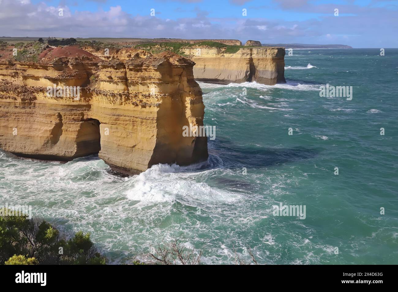 Interessante Meereslandschaft, Great Ocean Road Küstenlandschaft in Australien, Landschaft, Felsen und Wellen, Touristenziel Stockfoto