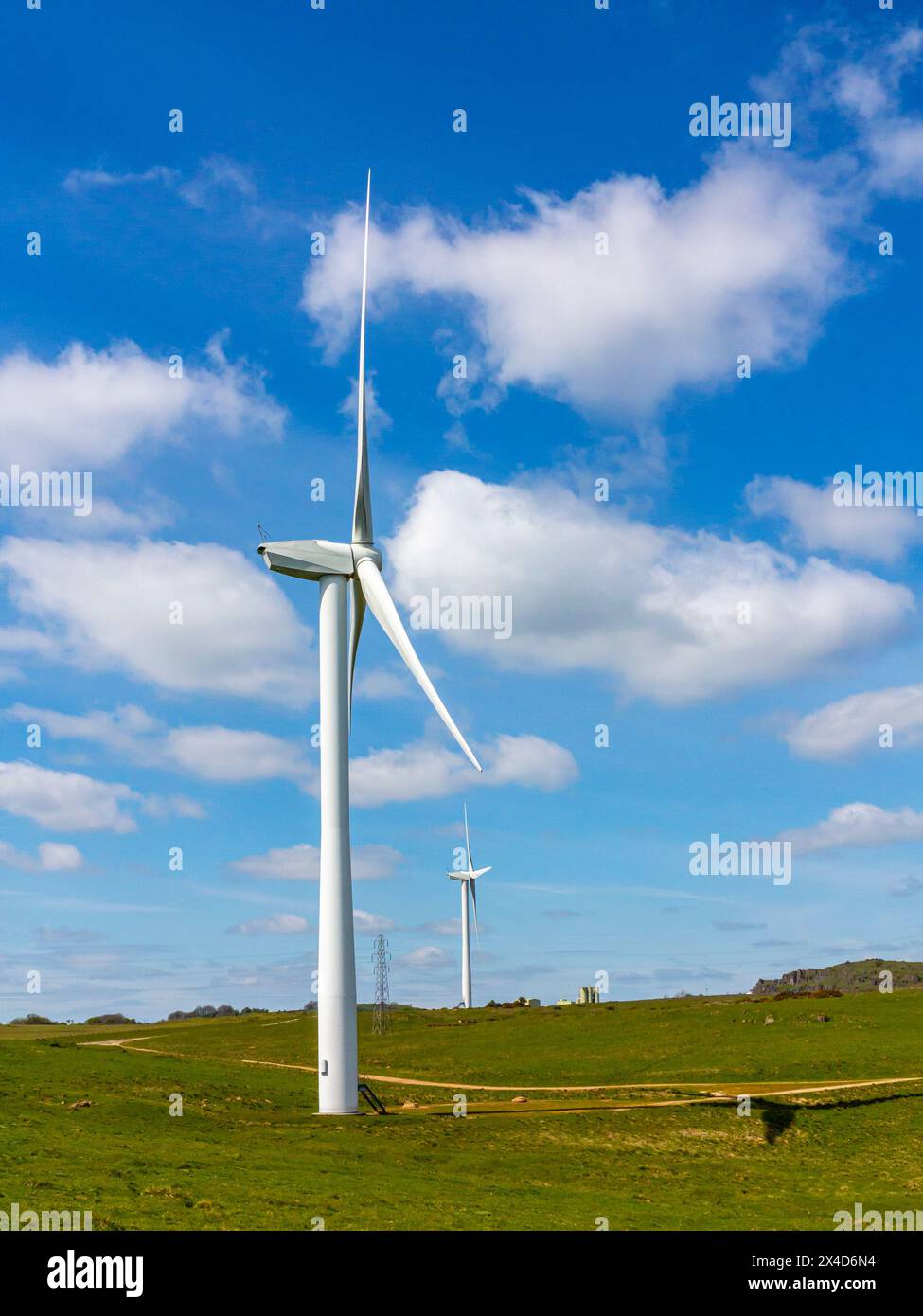Senvion MM82/2050 Windturbinen auf der Carsington Weide in Derbyshire Dales England. Stockfoto