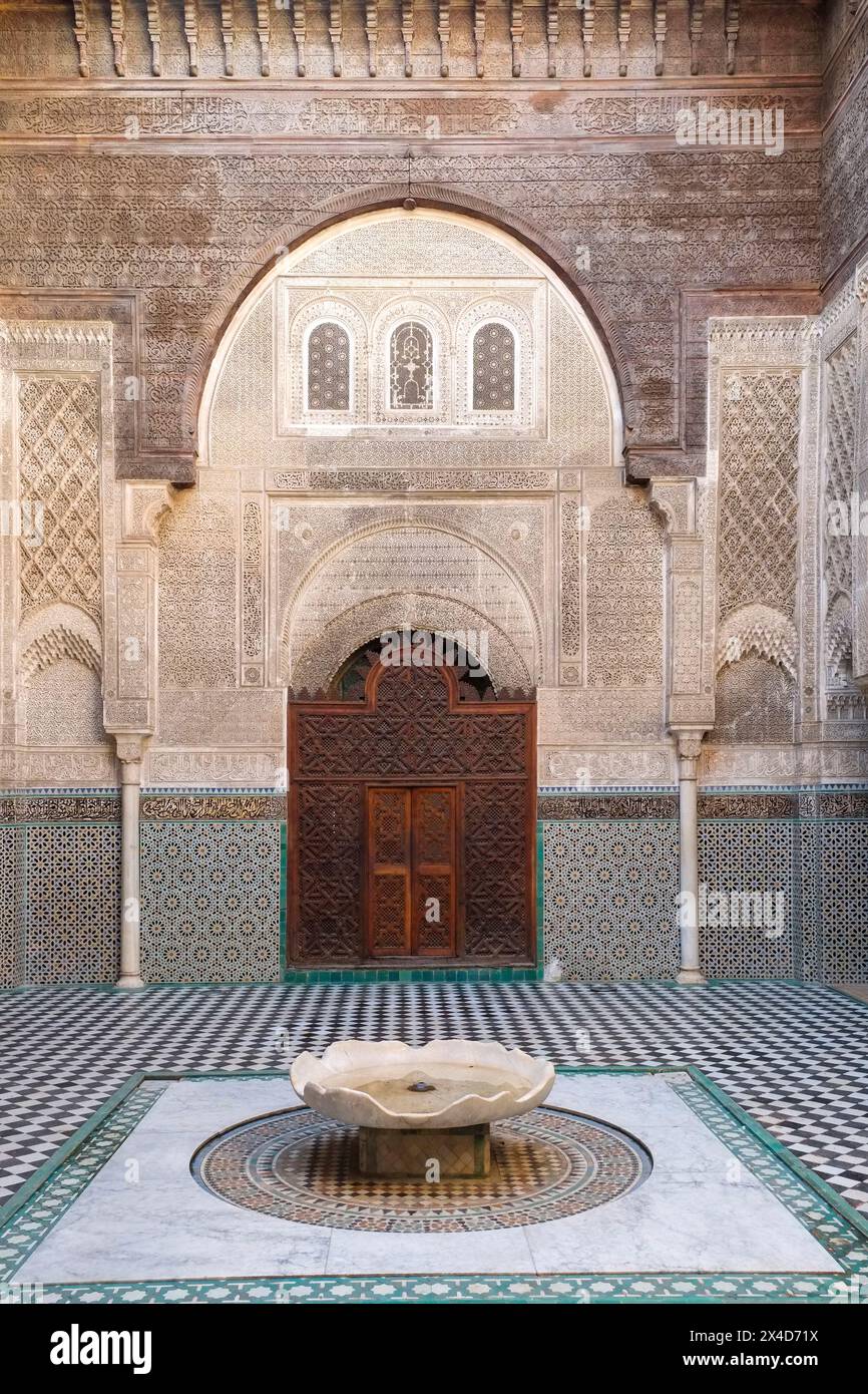 Fes, Marokko. Al Attarine Madrasa. (Schule) erbaut im 14. Jahrhundert Stockfoto