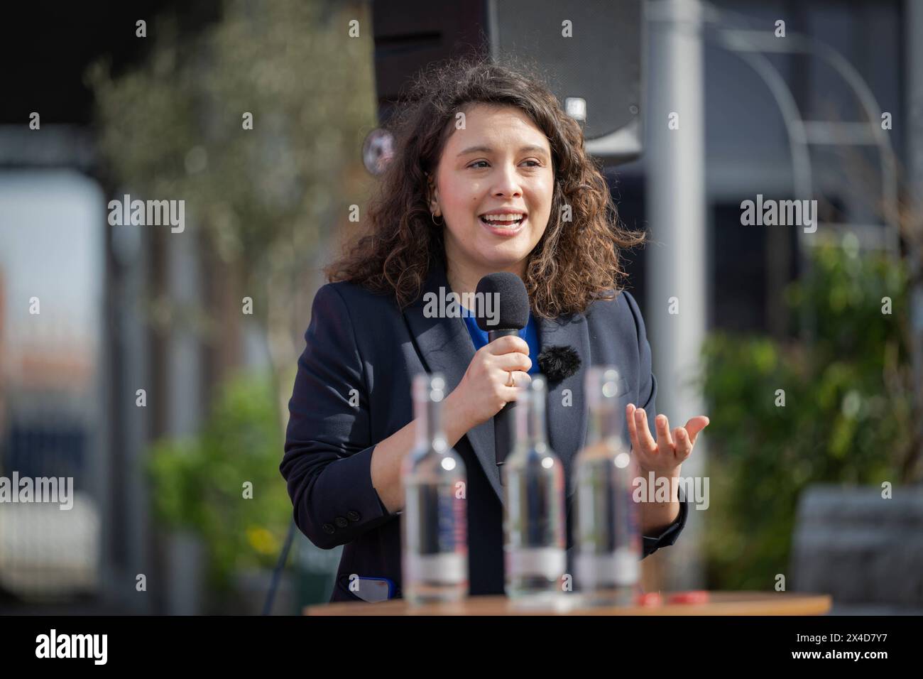 Delara Burkhardt SPD Europawahlkandidatin Delara Burkhardt am Sonntag, den 28. April 2024 an der Kieler Bahnhofsbrücke Kiel Schleswig-Holstein Deutschland fpr-burkhardt-7755 *** Delara Burkhardt SPD-Europawahlkandidatin Delara Burkhardt am Sonntag, 28. April 2024 auf der Kieler Bahnhofsbrücke Kiel Schleswig Holstein Deutschland fpr burkhardt 7755 Stockfoto