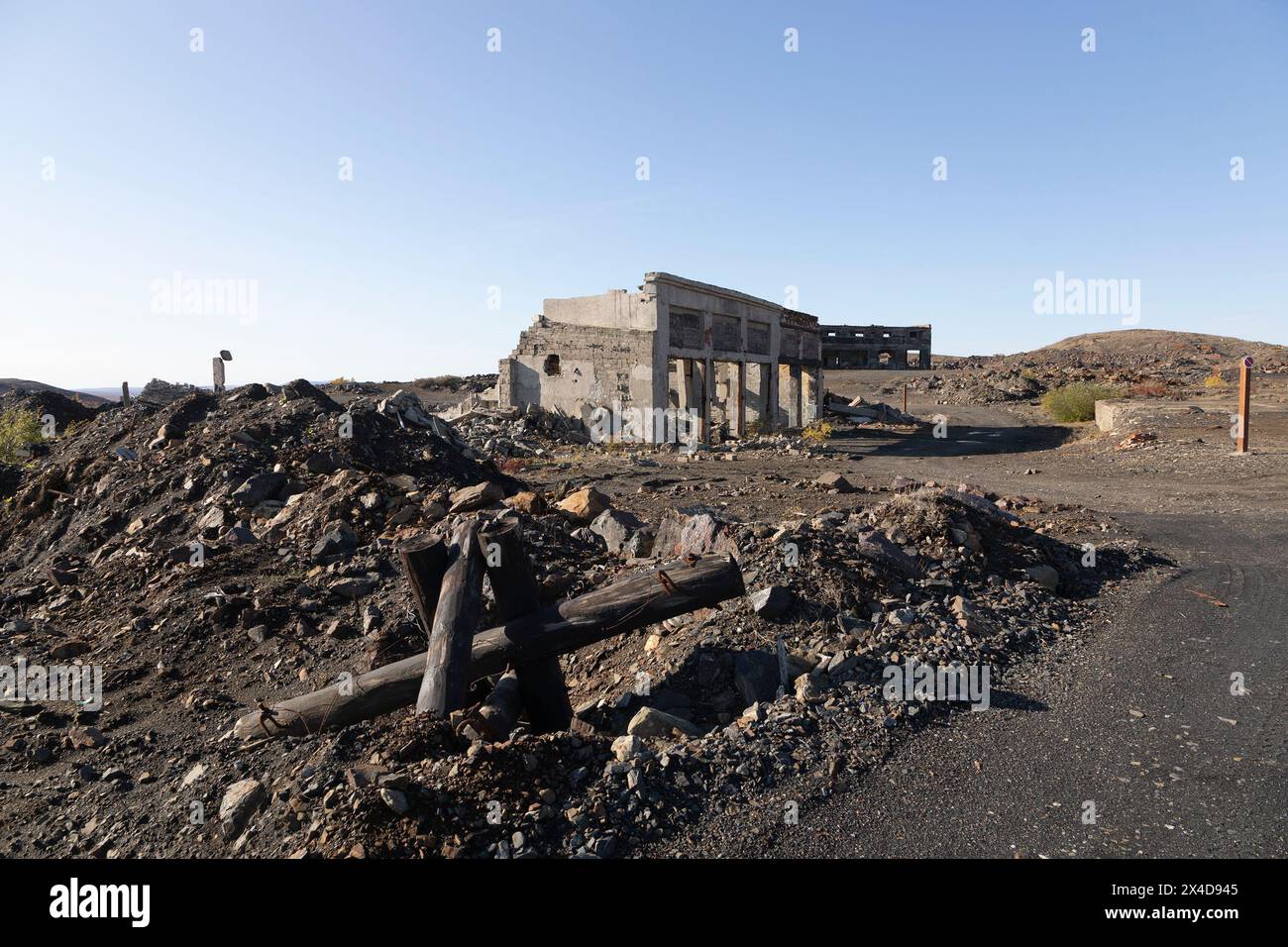Russland. Kola Superdeep Bohrung, zerstörte Gebäude Stockfoto