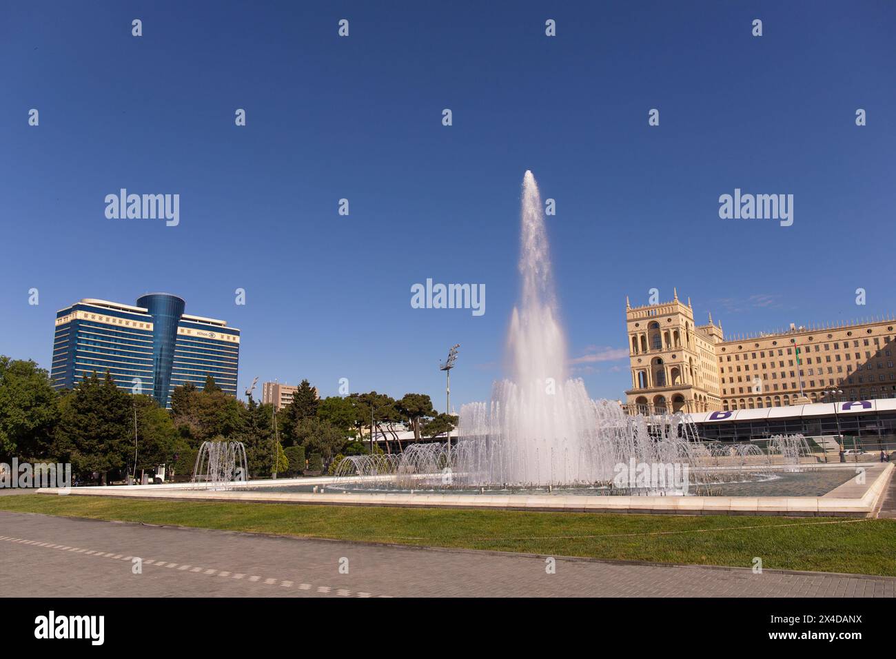 Musikalischer Brunnen in der Nähe des Regierungshauses in Baku. Aserbaidschan. Stockfoto