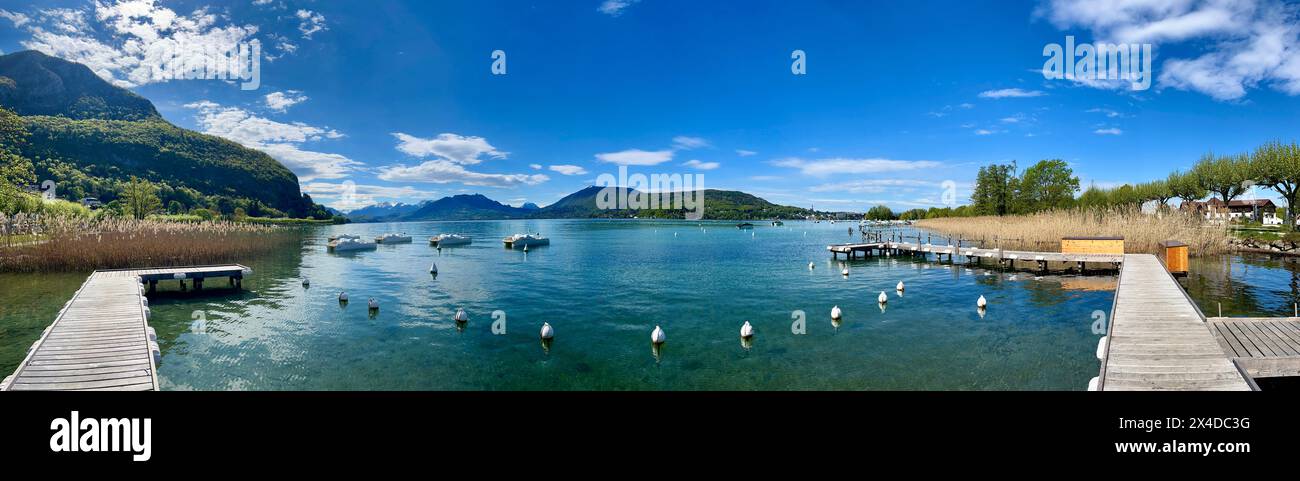 Haute-Savoie, Frankreich: Der See von Annecy, der zweitgrößte in Frankreich, der sauberste in Europa aufgrund strenger Umweltvorschriften seit den 1960er Jahren Stockfoto