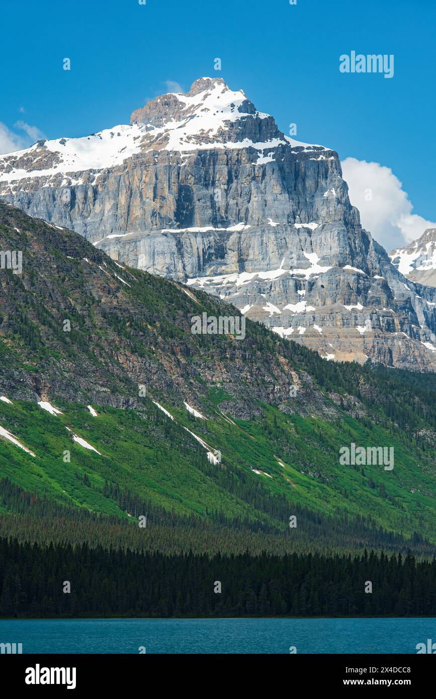 Kanada, Alberta, Banff National Park. Waputik Mountains und Waterfowl Lake Landschaft. Stockfoto