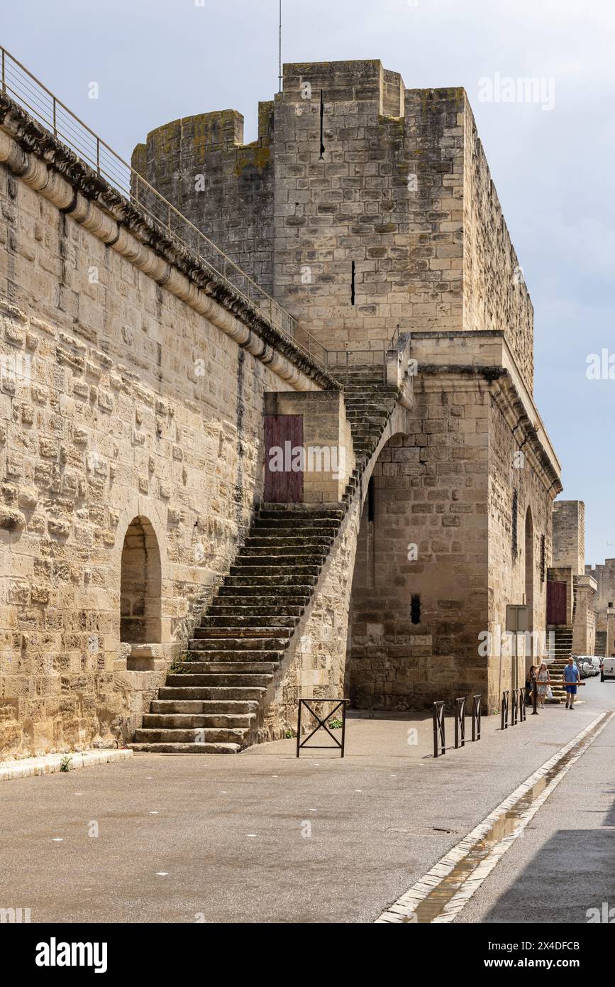 Aigues-Mortes, Gard, Occitania, Frankreich. Befestigte Stadtmauer. (Nur Für Redaktionelle Zwecke) Stockfoto