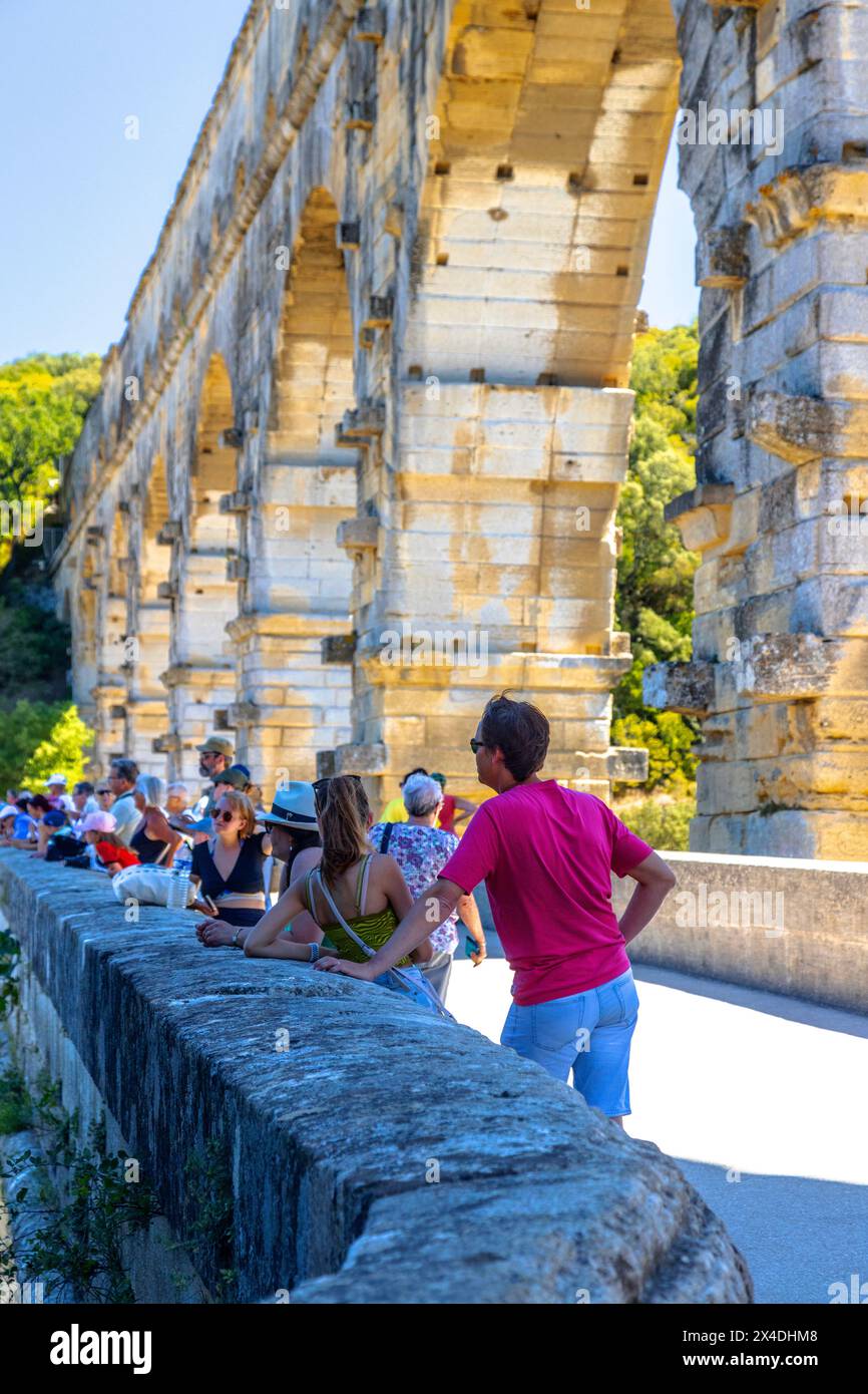 Aquädukt, erbaut von den Römern im ersten Jahrhundert n. Chr., um Wasser zur römischen Kolonie Nemausus zu transportieren. (Nur Für Redaktionelle Zwecke) Stockfoto