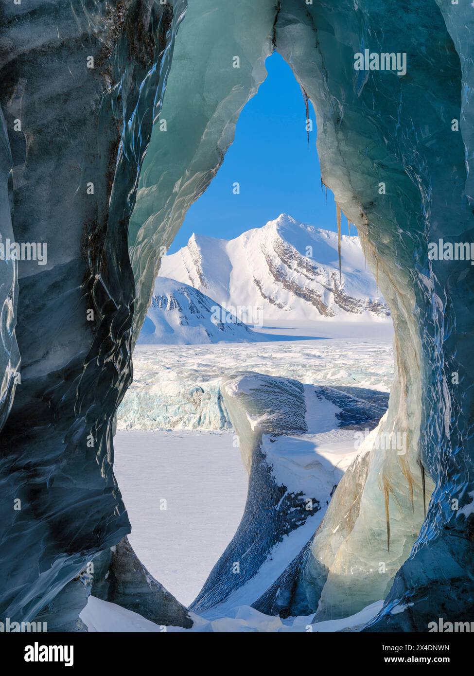 Serac, Gletscher Fridtjovbreen. Landschaft im Van-Mijenfjorden-Nationalpark (ehemaliger Nordenskiold-Nationalpark), Insel Spitzbergen. Stockfoto