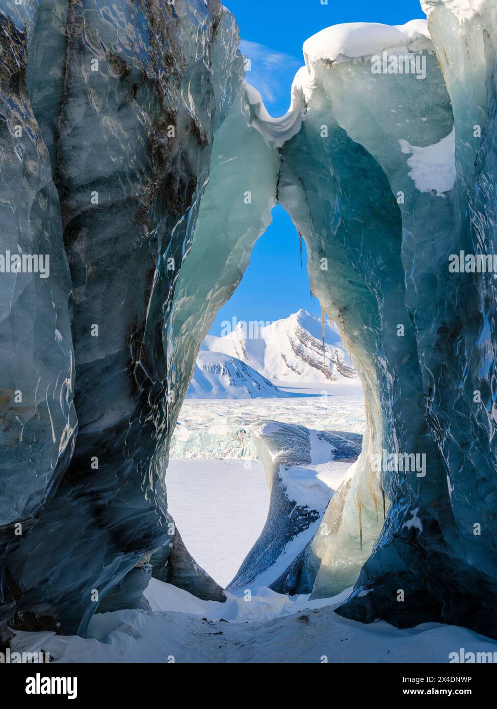 Serac, Gletscher Fridtjovbreen. Landschaft im Van-Mijenfjorden-Nationalpark (ehemaliger Nordenskiold-Nationalpark), Insel Spitzbergen. Stockfoto