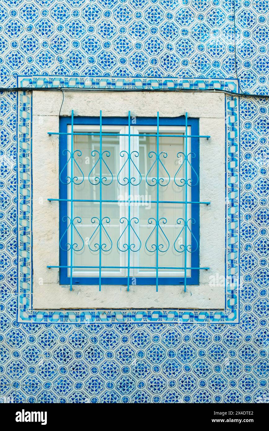 Lissabon, Portugal. Wunderschöne blaue portugiesische Fliesen, Azulejo. Stockfoto