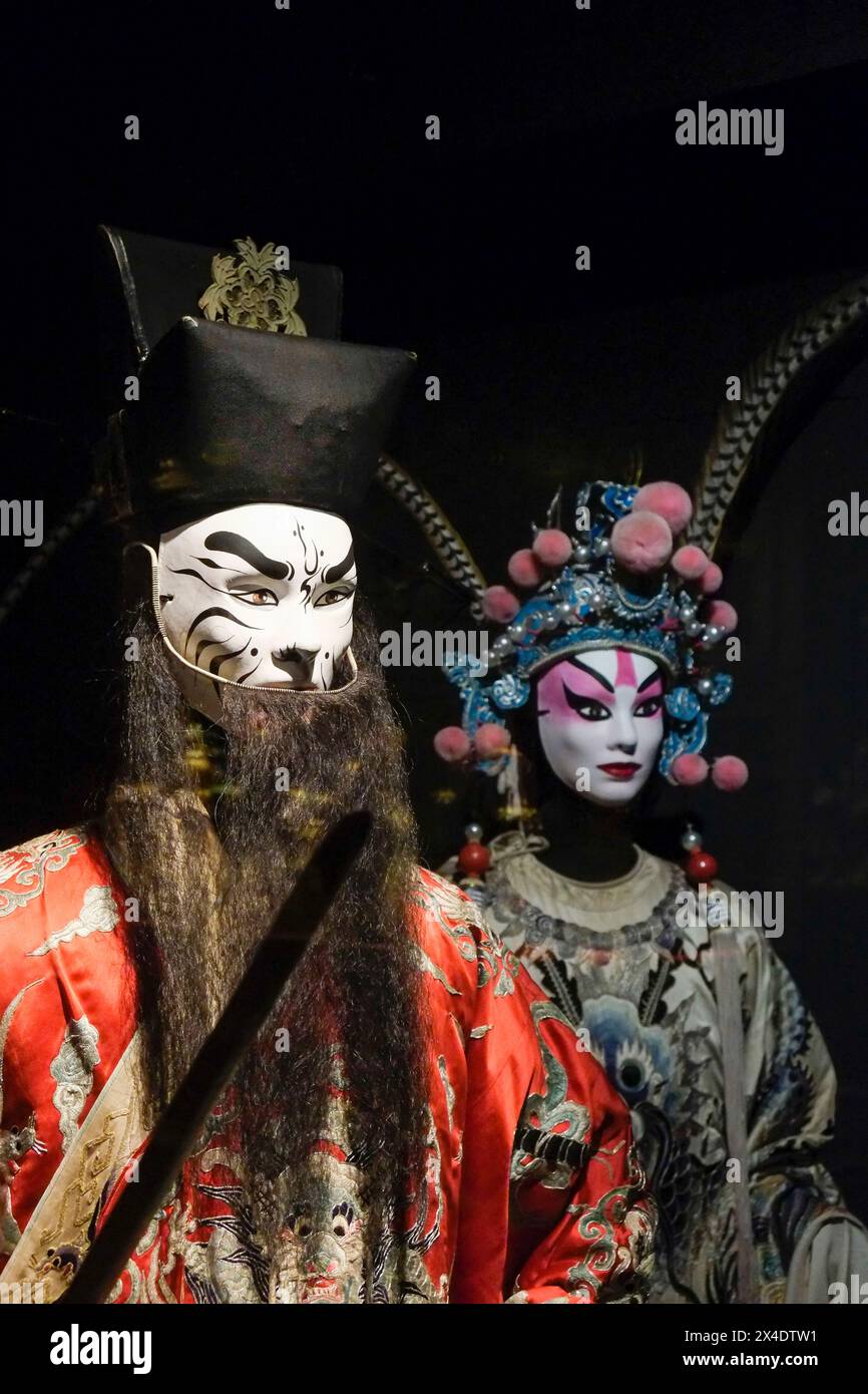 Lissabon, Portugal. Chinesisches Opernkostüm und Kopfschmuck. (Nur Für Redaktionelle Zwecke) Stockfoto