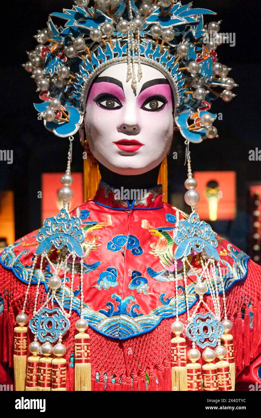 Lissabon, Portugal. Chinesisches Opernkostüm und Kopfschmuck. (Nur Für Redaktionelle Zwecke) Stockfoto