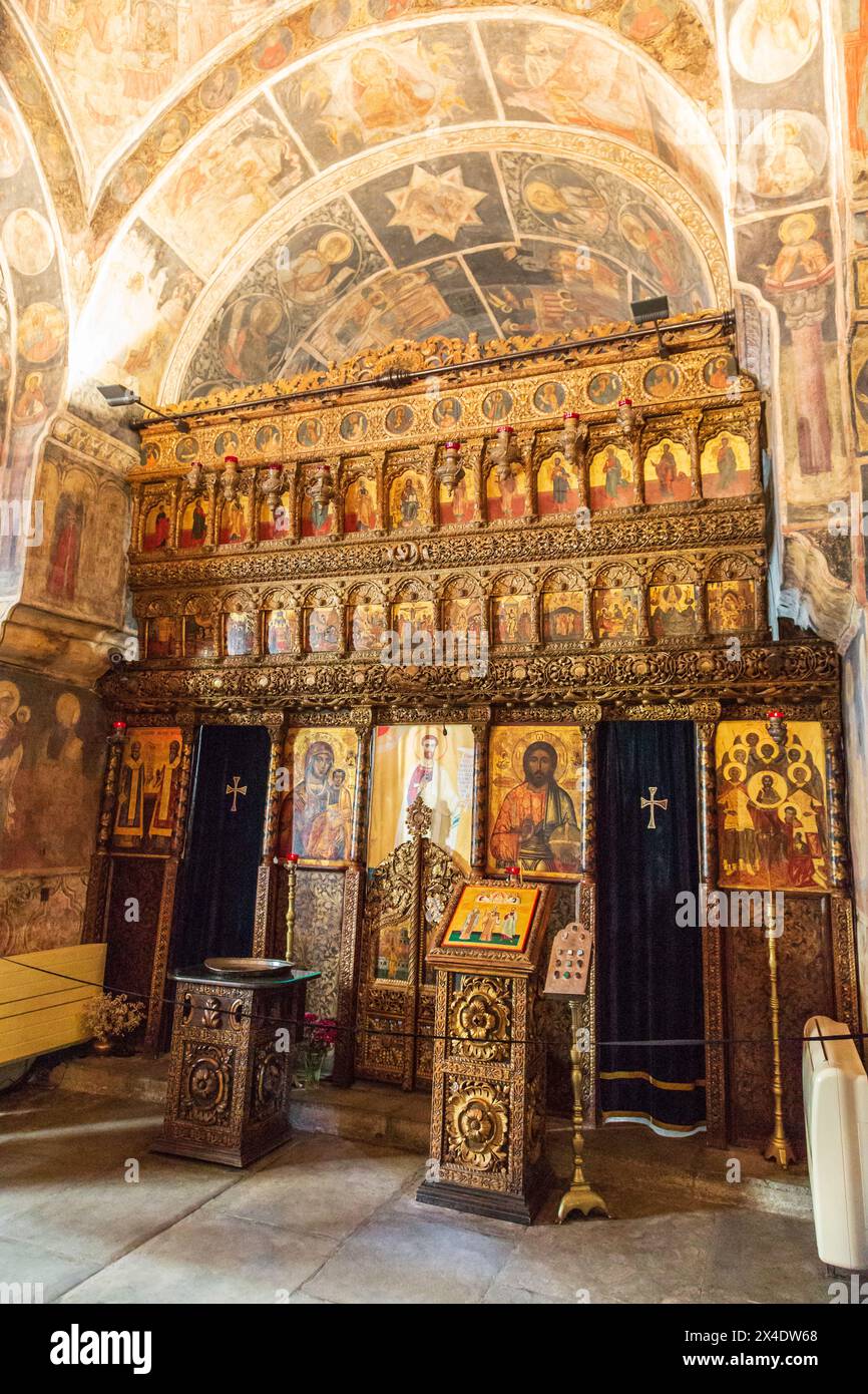 Rumänien, Bukarest. Stavropoleos, östlich-orthodoxes Kloster für Nonnen, erbaut im Brancovenesc-Stil. Große Sammlung byzantinischer Musikbücher in römischer Sprache Stockfoto