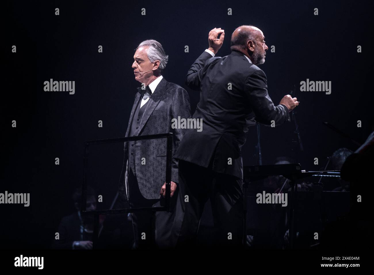 Andrea Bocelli tritt am 30. April 2024 im Palau Sant Jordi in Barcelona auf. Fotograf: Ale Espaliat Stockfoto