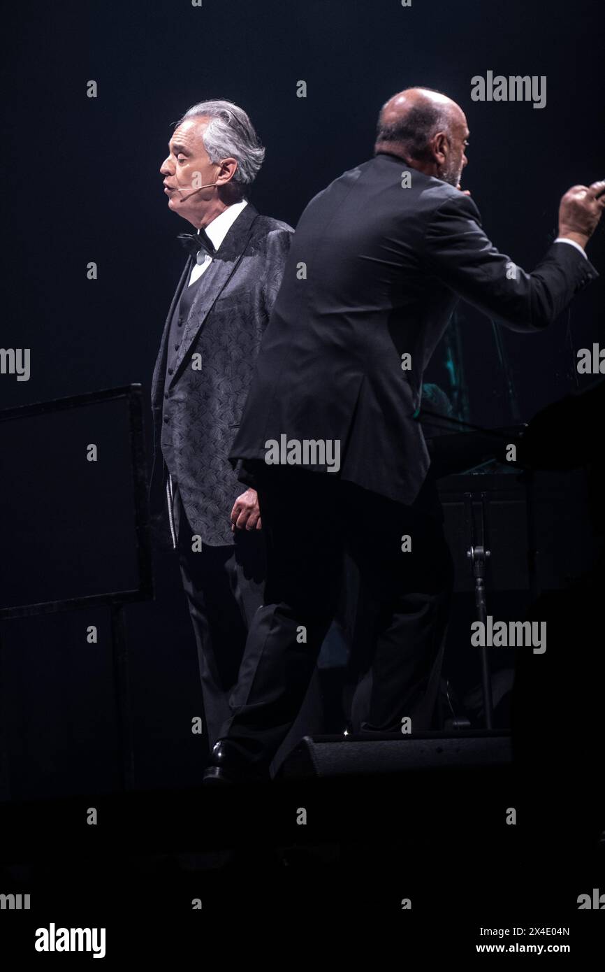 Andrea Bocelli tritt am 30. April 2024 im Palau Sant Jordi in Barcelona auf. Fotograf: Ale Espaliat Stockfoto