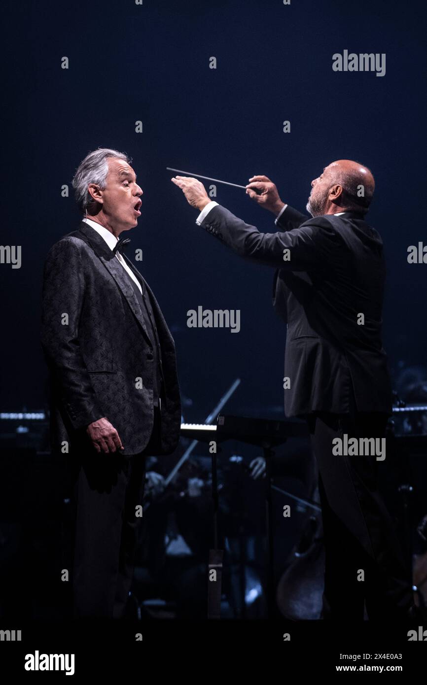 Andrea Bocelli tritt am 30. April 2024 im Palau Sant Jordi in Barcelona auf. Fotograf: Ale Espaliat Stockfoto