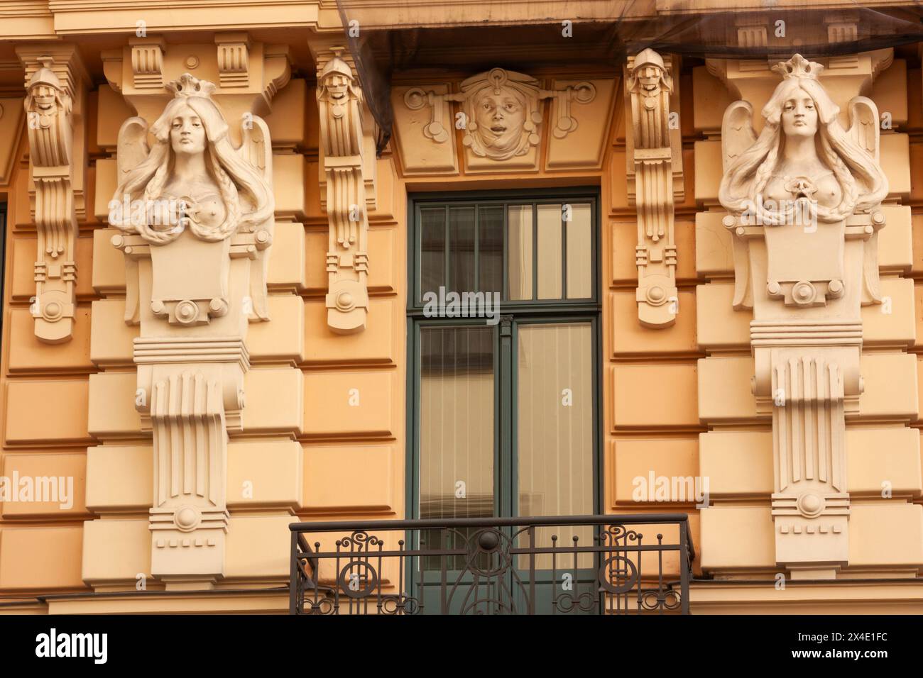 Jugendstilarchitektur und Gebäudefassaden in Riga in Lettland in Osteuropa Stockfoto