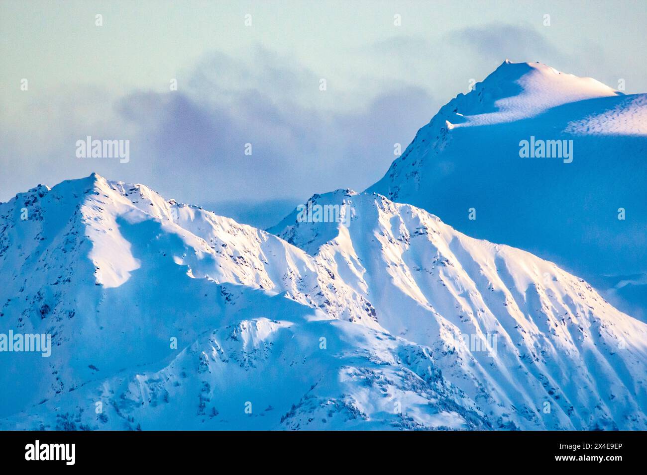 USA, Alaska, Chilkat River Valley. Berglandschaft im Winter. Stockfoto