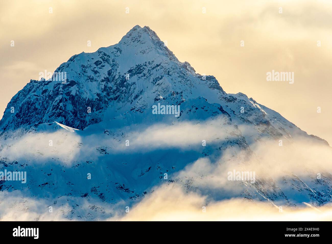 USA, Alaska, Chilkat River Valley. Berglandschaft im Winter. Stockfoto