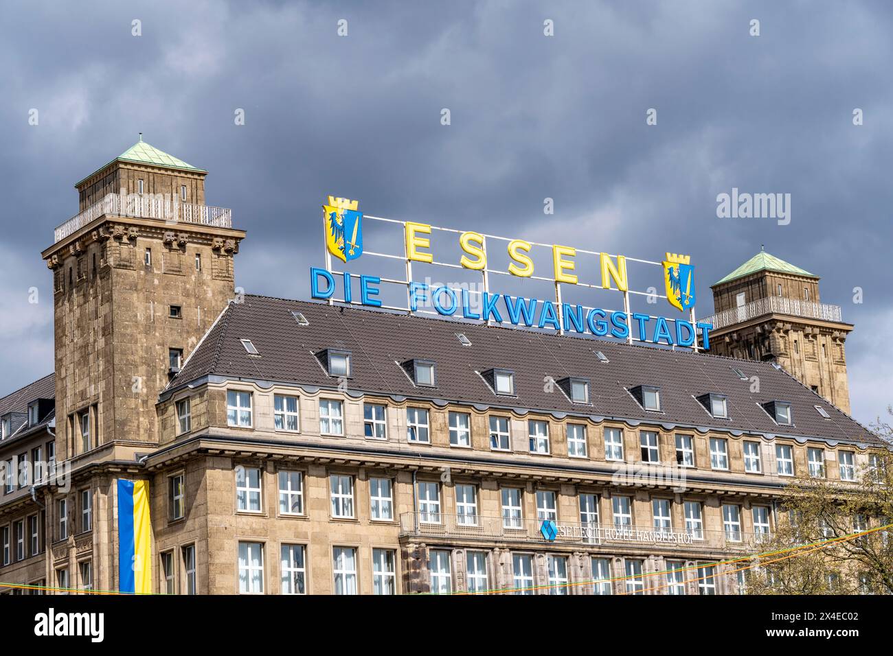 Der Handelshof in Essen, am Hauptbahnhof, mit dem Slogan Essen die Folkwang-Stadt, NRW, Deutschland, Stockfoto