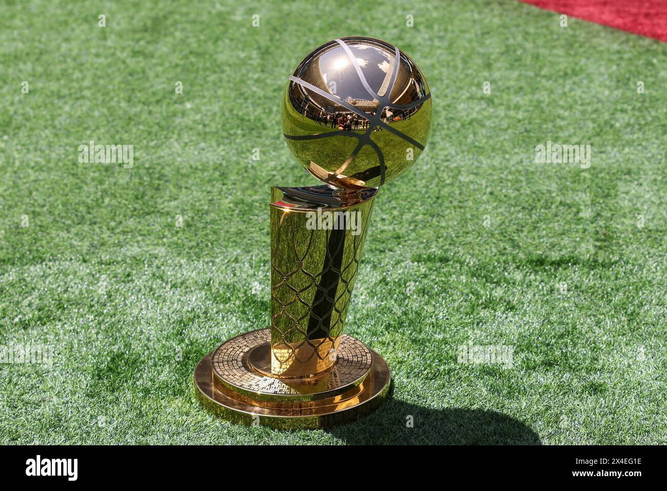 Miami, Etats Unis. Mai 2024. NBA Trophy während des Formel 1 Crypto.com Miami Grand Prix 2024, 6. Runde der Formel 1 Weltmeisterschaft 2024 vom 3. Bis 5. Mai 2024 auf dem Miami International Autodrome in Miami, USA - Foto Xavi Bonilla/DPPI Credit: DPPI Media/Alamy Live News Stockfoto