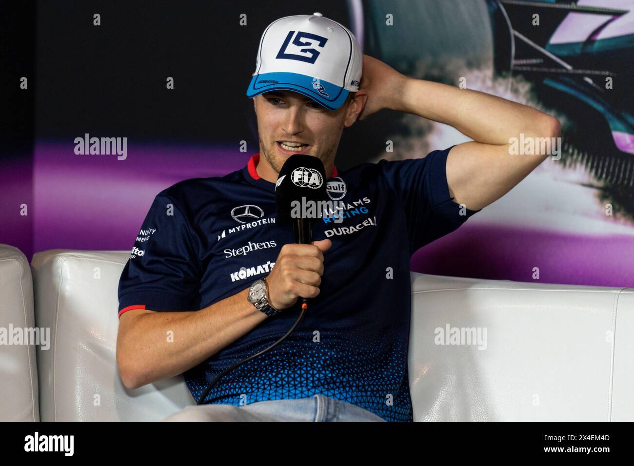 Miami Gardens, Usa. Mai 2024. Der amerikanische Formel-1-Fahrer Logan Sargeant von Williams Racing spricht am Donnerstag, den 2. Mai 2024, auf einer Pressekonferenz vor dem Formel-1-Grand-Prix von Miami im Miami International Autodrome in Miami Gardens, Florida, an. Foto: Greg Nash/UPI Credit: UPI/Alamy Live News Stockfoto