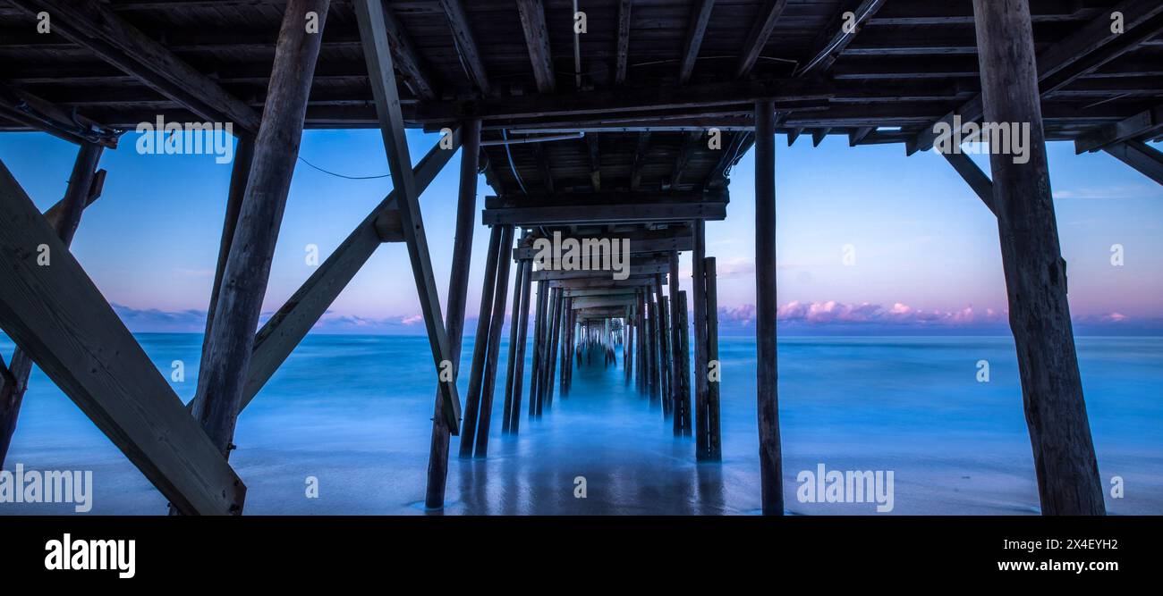 USA, North Carolina, Avon. Atlantik am Avon Fishing Pier Stockfoto