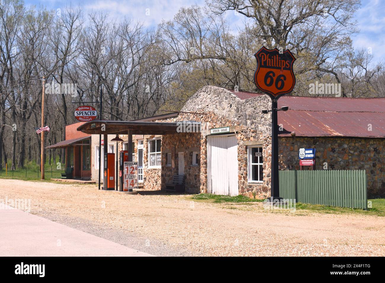 Spencer, MO, Vereinigte Staaten - 13.04.24. Die kleine Stadt Spencer, die an der historischen alten Route 66 liegt, wurde restauriert und ist heute eine Touristenattraktion. Stockfoto