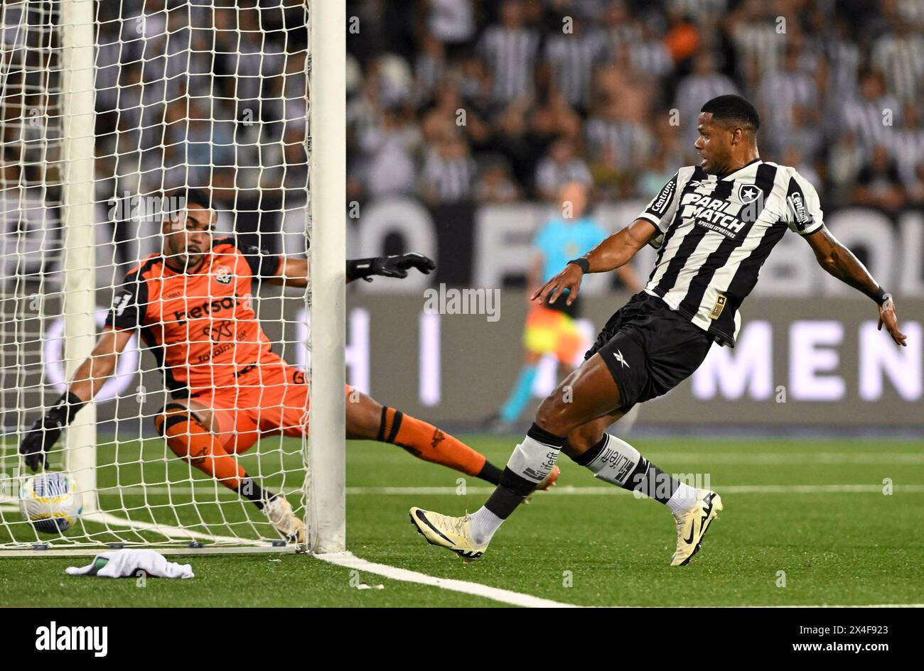 Rio De Janeiro, Brasilien. Mai 2024. Junior Santos von Botafogo während des Copa do Brasil-Fußballspiels zwischen Botafogo und Vitoria im Estádio Nilton Santos in Rio de Janeiro, Brasilien. (Andre Ricardo/Sports Press Photo/SPP) Credit: SPP Sport Press Photo. /Alamy Live News Stockfoto