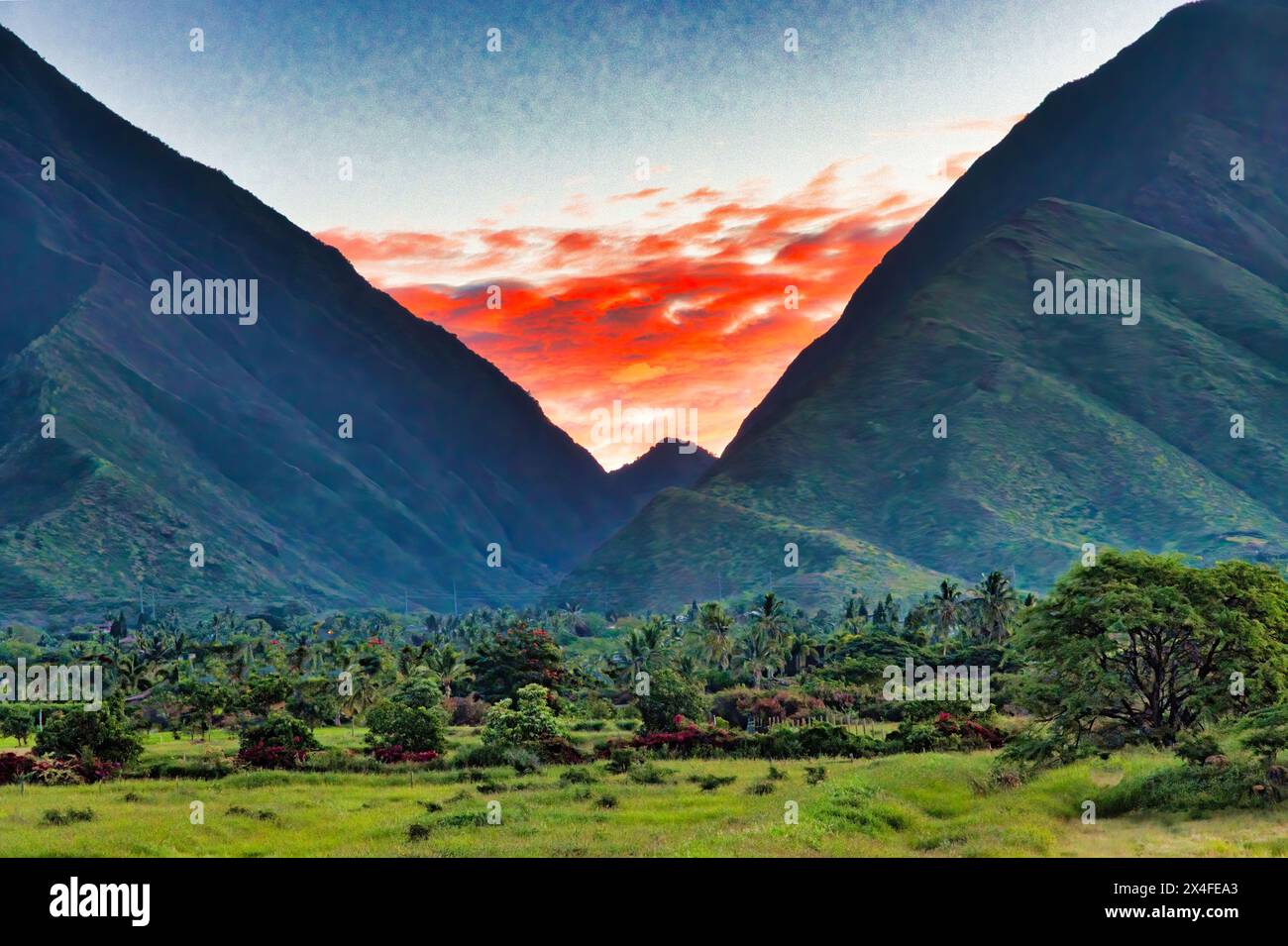 Wunderschöner Sonnenaufgang über den westlichen maui Bergen. Stockfoto