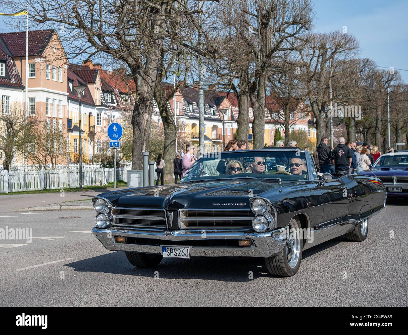 Oldtimer-Parade zum Frühjahr am 1. Mai 2024 in Norrköping, Schweden Stockfoto