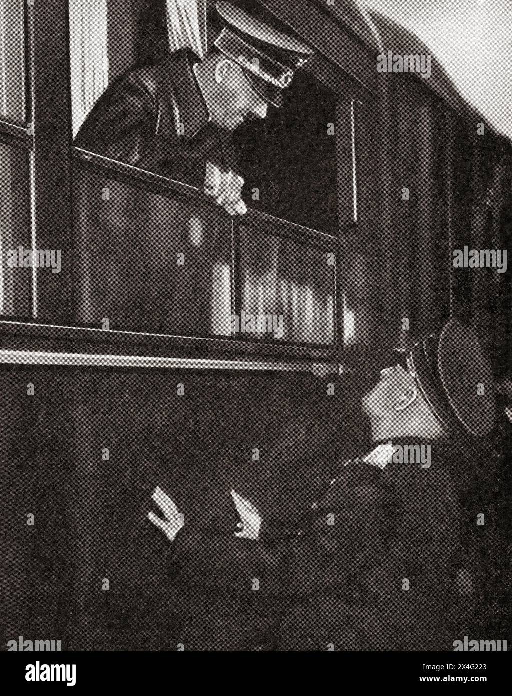 Das Treffen von Hitler und Mussolini zur Feier ihres Stahlpaktes, Brennerpass, 18. März 1949. Adolf Hitler, 1889–1945. Deutscher Politiker, Demagoge, pandeutscher Revolutionär, Führer der NSDAP, Kanzler von Deutschland und Führer von Nazi-Deutschland von 1934 bis 1945. Benito Amilcare Andrea Mussolini, 1883–1945. Italienischer Diktator, Journalist, Gründer und Führer der Nationalen Faschistischen Partei (PNF) und Premierminister von Italien. Aus dem Krieg in Bildern, 1. Jahr. Stockfoto