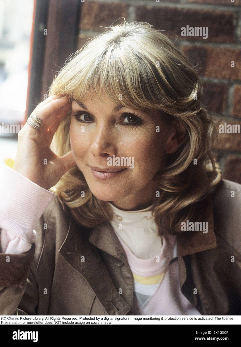 Susan Hampshire. CBE. Englische Schauspielerin, geboren am 12. Mai 1937. Im Zusammenhang mit ihrem Auftritt im Theaterstück Blite Spirit im Vaudeville Theater Strand London 1986. Bekannt wurde Susan Hampshire durch die Hauptrolle in der fernsehserie The Forsyte Saga der BBC, in der sie die Rolle der Fleur spielte. Die Serie wurde ursprünglich in 26 Episoden an samstagabenden mit Beginn vom 7. januar 1967 gezeigt. 1986 Stockfoto
