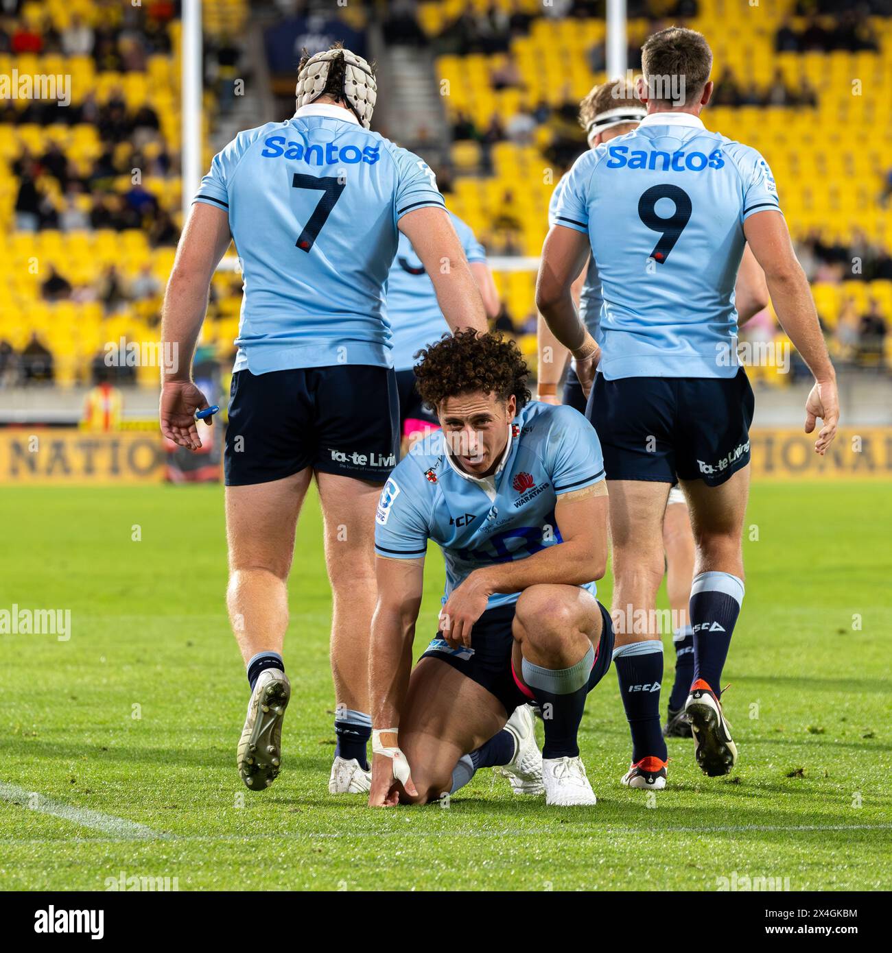 Sky Stadium, Wellington, Neuseeland. Mai 2024. Waratahs Fullback Mark Nawaqanitawase auf seinen Spuren, der von seinen Teamkollegen getröstet wurde, nachdem er einen Versuch verprügelt hatte. Wellington Hurricanes / New South Wales Waratahs. Super Rugby Pacific. Sky Stadium, Wellington. Neuseeland. Hurrikane besiegten New South Wales Waratahs 41-12 (HT 26-0). (Joe Serci/SPP) Credit: SPP Sport Press Photo. /Alamy Live News Stockfoto